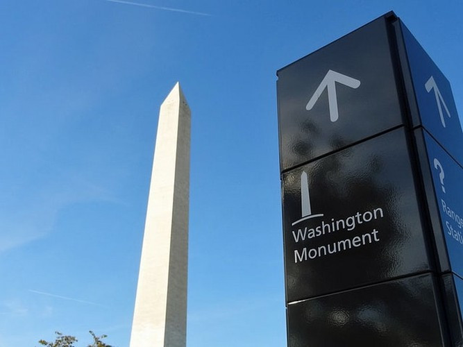 Khi được hoàn thành vào năm 1884, Đài tưởng niệm Washington ở thủ đô nước Mỹ là cấu trúc cao nhất thế giới, nhưng sau đó bị Tháp Eiffel "soán ngôi" vào năm 1889. Ảnh: QT.