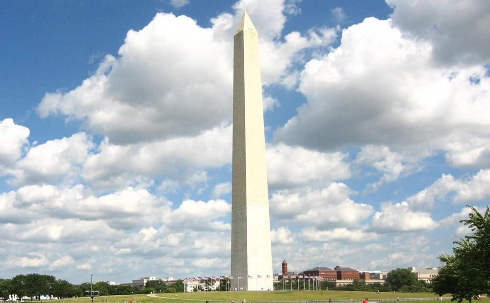 Đài tưởng niệm Washington là đài tưởng niệm cao nhất thế giới, với chiều cao hơn 169 m. Nơi đây còn có Bảo tàng Gián điệp (ảnh) và là một trong số những bảo tàng hiếm hoi trên thế giới về chủ đề này. Ảnh: Thư viện Quốc hội Mỹ.