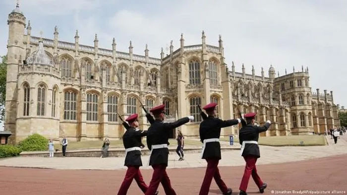 Dù vậy, hoàng gia luôn có những biện pháp để bảo quản thi hài và làm chậm sự phân hủy.