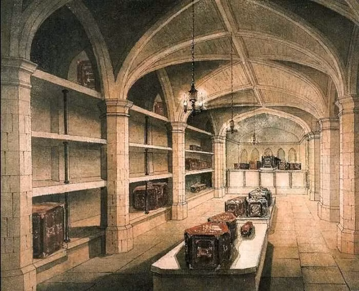 Lối vào của nó có một cánh cổng sắt thường được đóng lại. Khi diễn ra nghi lễ trên sảnh chính, một tấm sàn bên trong nhà nguyện, nơi đặt linh cữu, sẽ được nâng lên. Sau nghi lễ, quan tài sẽ được hạ xuống thông qua thang nâng điện.