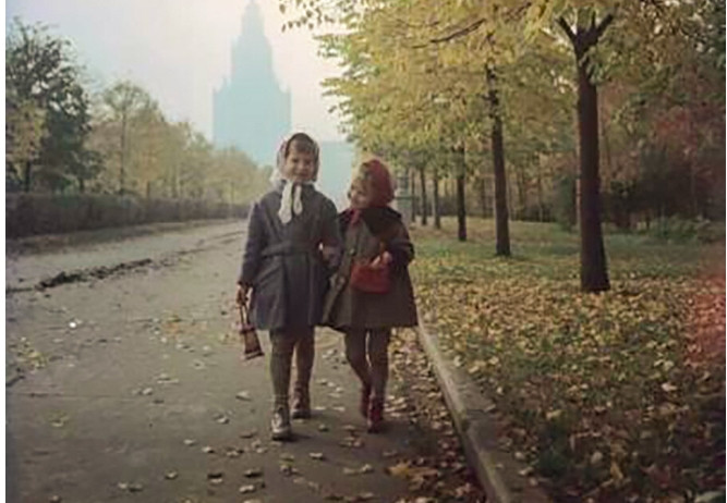 Mùa thu lá vàng đã trở thành “thương hiệu” riêng của nước Nga với rừng bạch dương mơ màng, rừng phong lá đỏ, lá vàng chạy miên man ngút tầm mắt…