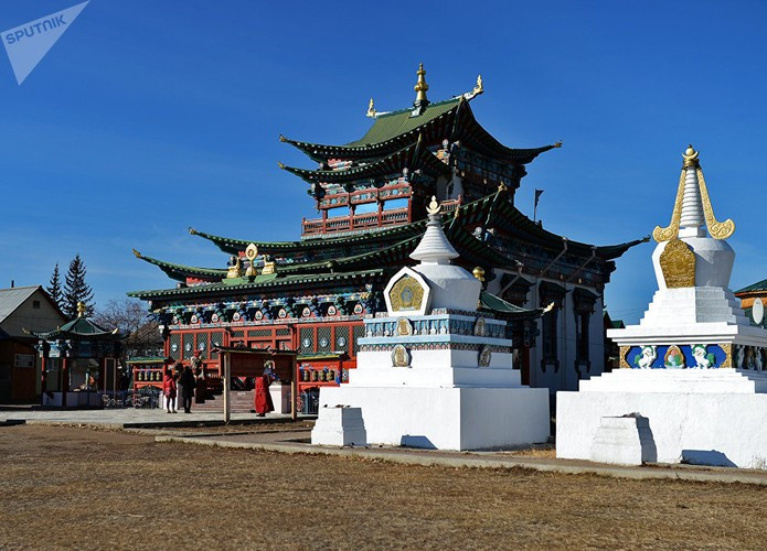 Ivolginsky Datsan, một đền thờ Phật giáo nằm ở Cộng hòa Buryatia, Nga, được xây dựng năm 1945 sau khi kết thúc Thế chiến II. Đây là đền thờ Phật giáo đầu tiên ở Liên Xô. Ảnh: Sputnik.