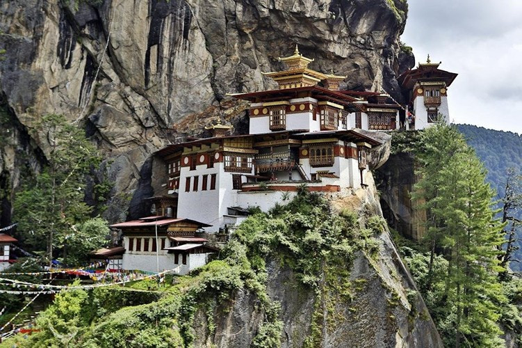 Paro Taktsang, còn được gọi là Taktsang Palphug Monastery và Tiger's Nest là một đền thờ Phật giáo nổi tiếng của người Hy Mã Lạp Sơn. Đền thờ đẹp xinh này nằm trên một vách đá ở thung lũng Paro ở Bhutan. Ảnh: Sputnik.