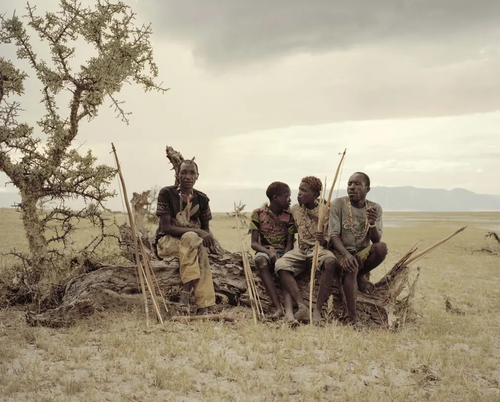 Người Hadza là bộ tộc săn bắn hái lượm hiện đại sống ở phía bắc Tanzania. Họ được coi là một trong những bộ tộc săn bắn hái lượm cuối cùng ở châu Phi với khoảng 1.300 thành viên bộ lạc. Ảnh: Shutterstock.