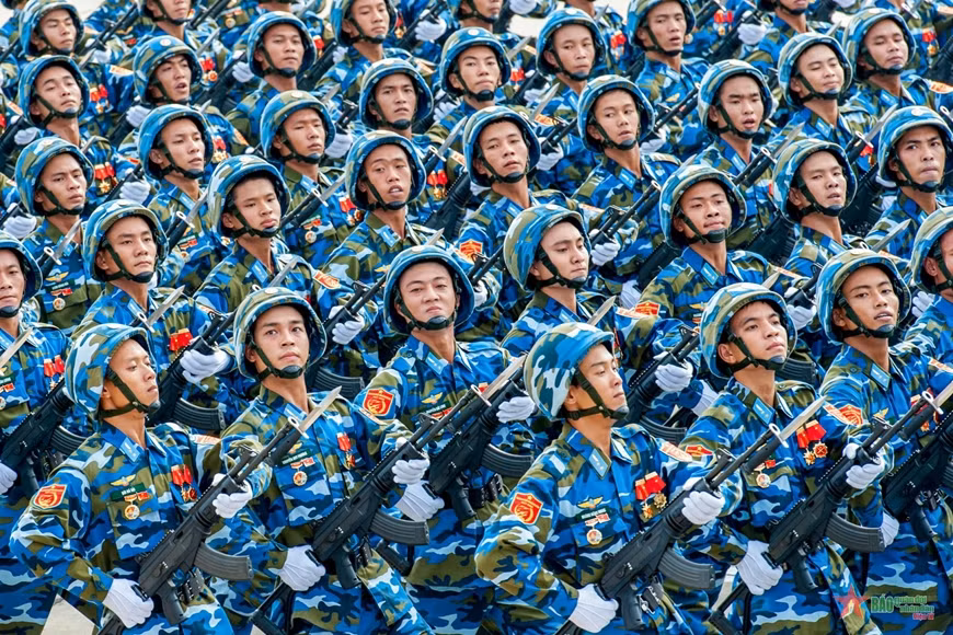 Công tác huấn luyện xây dựng chính quy.