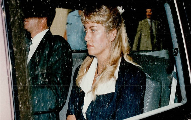 Karla Homolka bị buộc tội “hợp mưu” với chồng cưỡng hiếp và sát hại ba bé gái, vào năm 1992.