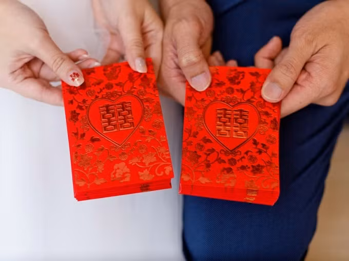 Co gai hung chi trich vi doi dong nghiep cu tra tien mung cuoi