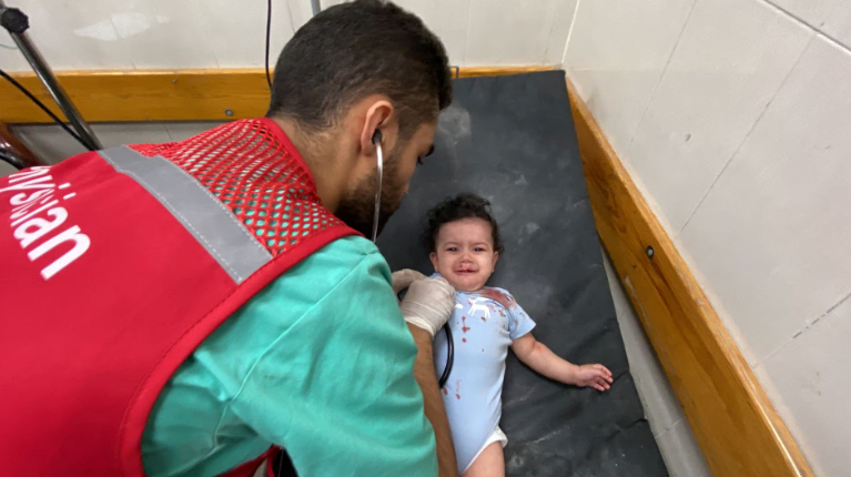 Theo ước tính của Liên Hợp Quốc, cần đến 100 xe tải chở hàng mỗi ngày mới có thể đáp ứng nhu cầu của người dân Gaza.