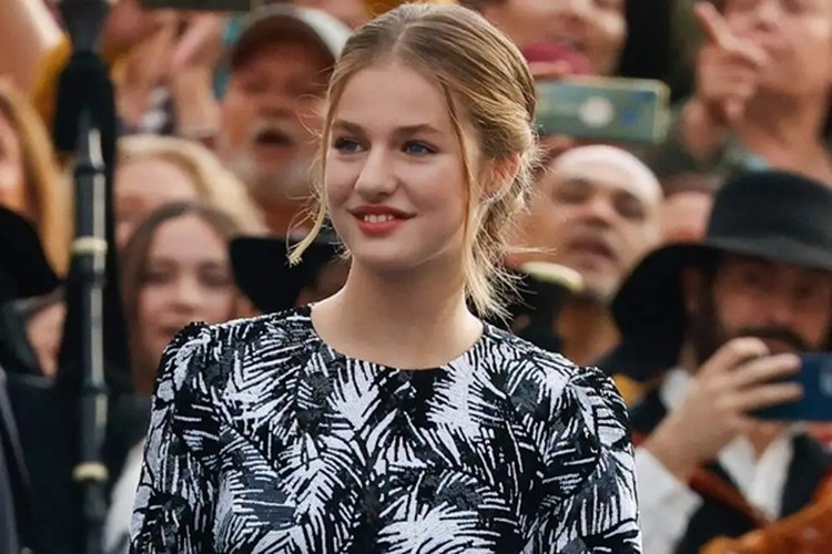 Để đảm nhận vai trò chỉ huy tối cao của lực lượng vũ trang Tây Ban Nha trong tương lai, Leonor đã theo học khóa huấn luyện quân sự tại Học viện Quân sự Tổng hợp Zaragoza từ hồi tháng 8.