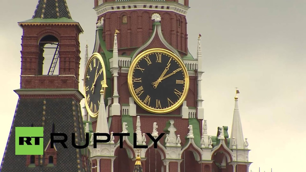 Năm 1938, đồng hồ Kremlin hoàn toàn không phát nhạc điệu mà chỉ rung chuông báo hiệu mỗi một giờ. Từ năm 1999 đến nay, chùm chuông đồng hồ Kremlin phát ra hai nhạc điệu, trong đó có một bài Quốc ca Nga. Ảnh: RT.