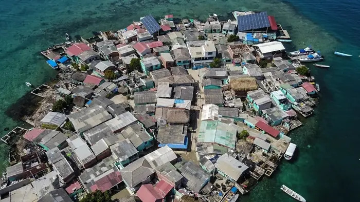 Trên đảo có rất ít cơ sở y tế cơ bản. Chỉ có một trung tâm y tế với một y tá và một số thiết bị lạc hậu trên hòn đảo và một bác sĩ sẽ đến thăm hai tuần một lần.