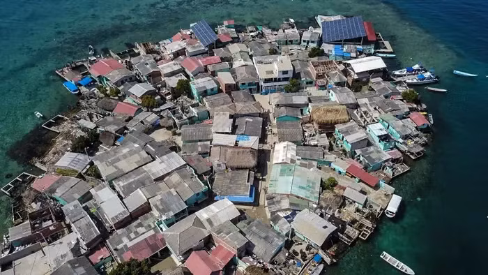 Trên đảo có rất ít cơ sở y tế cơ bản. Chỉ có một trung tâm y tế với một y tá và một số thiết bị lạc hậu trên hòn đảo và một bác sĩ sẽ đến thăm hai tuần một lần.