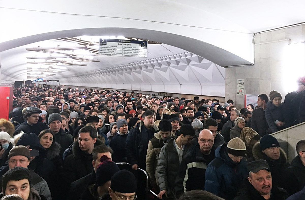 Hệ thống tàu điện ngầm ở Moscow nhộn nhịp cũng như lớn nhất Châu Âu và thứ 6 trên thế giới về lưu lượng hành khách hàng ngày.