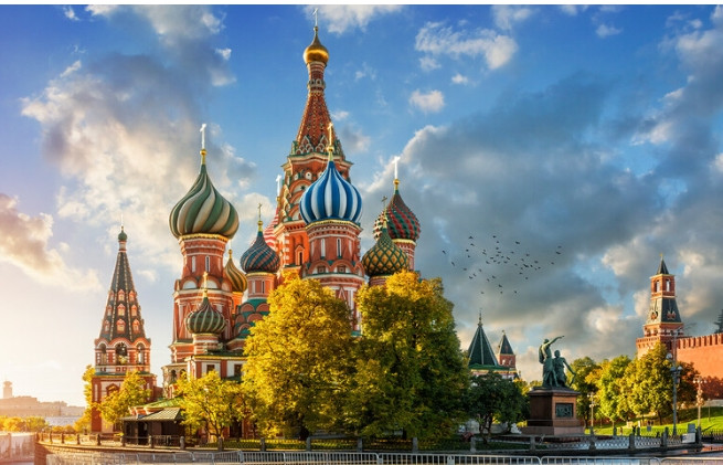 Điện Kremlin cũng được coi là một trong những bảo tàng lớn nhất thế giới – diện tích của nó lên tới 28 ha (0,28 km2).