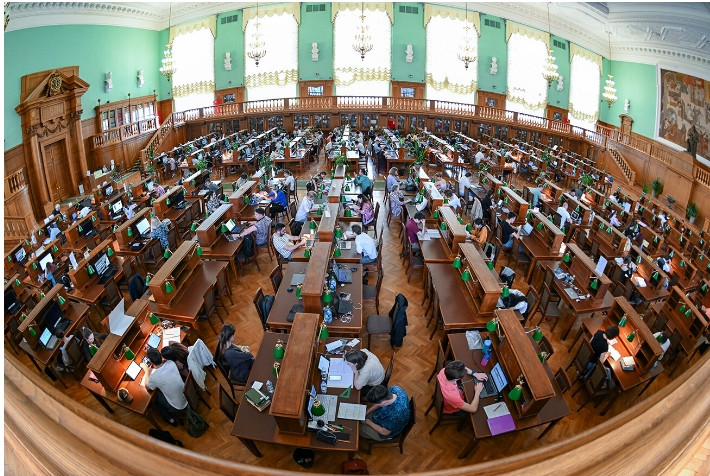 Thư viện Nhà nước Nga nằm ở trung tâm Moscow, là thư viện lớn nhất Châu Âu và cũng là thư viện lớn thứ hai trên thế giới, nơi chứa hơn 47 triệu ấn phẩm và tài liệu bằng 367 ngôn ngữ trên thế giới.