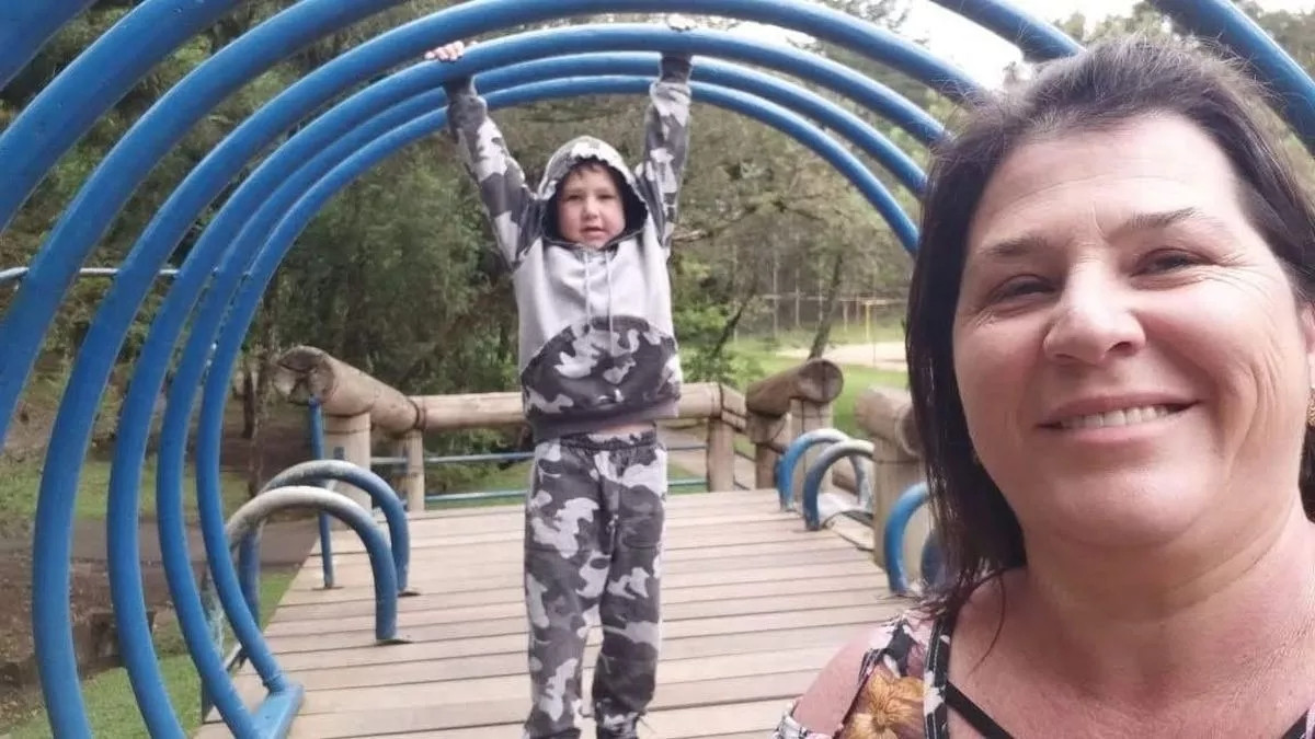 Thương tâm bé 10 tuổi bị điện giật tử vong khi treo đèn Giáng sinh - Hình 2 Thuong tam be 10 tuoi bi dien giat tu vong khi treo den Giang sinh-Hinh-2