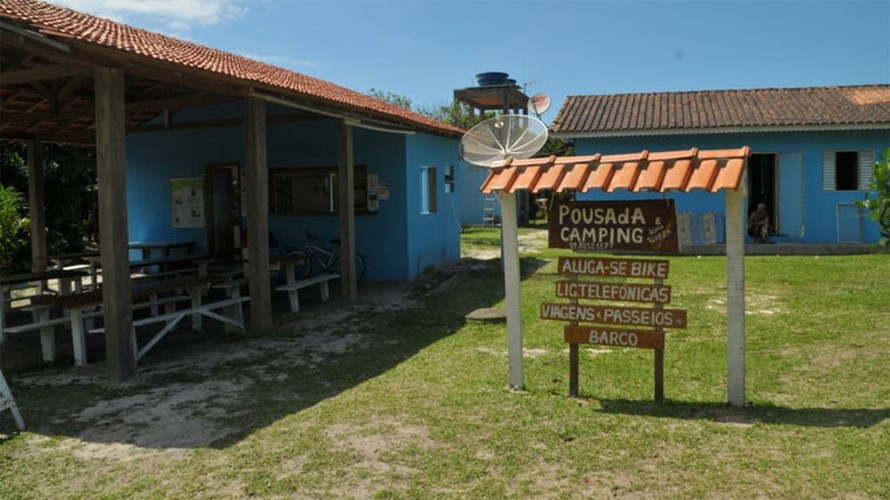 Muốn tới du lịch đảo, du khách nhớ phải đặt phòng trước vì ở đây không có nhiều phòng.