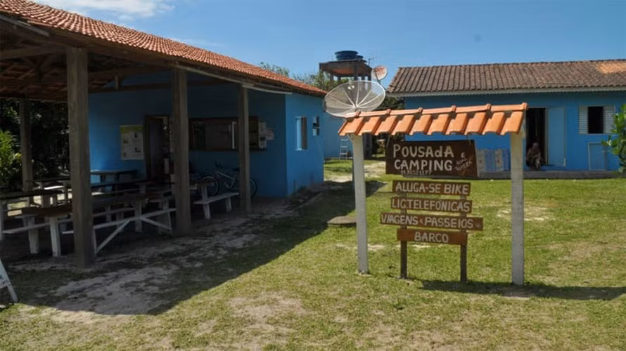 Muốn tới du lịch đảo, du khách nhớ phải đặt phòng trước vì ở đây không có nhiều phòng.