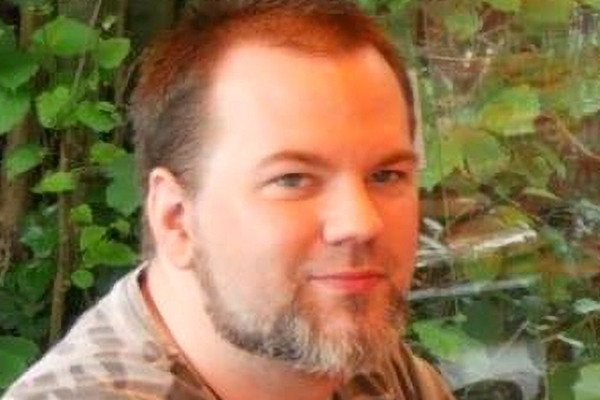 Cặp vợ chồng máu lạnh nhốt con gái 3 tuổi dưới hầm đến chết Cap vo chong mau lanh nhot con gai 3 tuoi duoi ham den chet