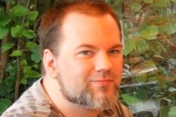 Cap vo chong mau lanh nhot con gai 3 tuoi duoi ham den chet