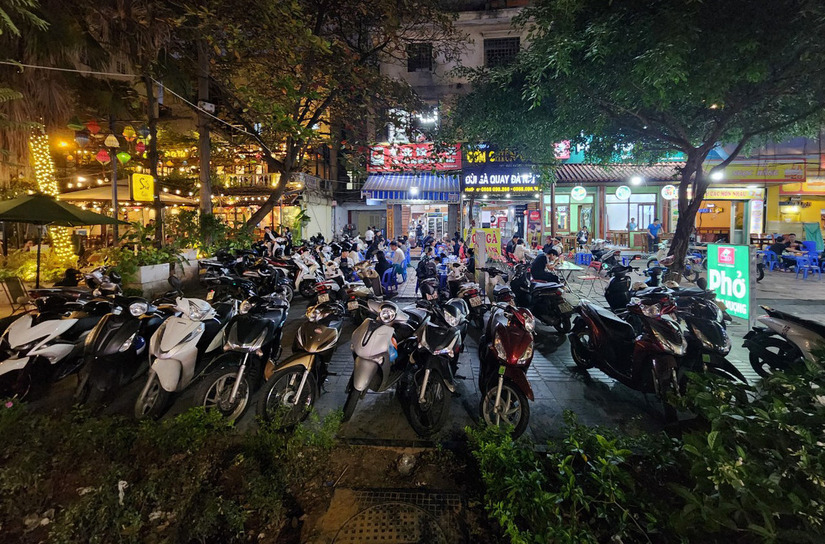 Theo Giám đốc Giám đốc Công an TP Hà Nội Nguyễn Hải Trung, cần tính toán bến đỗ, tuyến đỗ và giải bài toán kinh tế của các hộ dân gắn với bảo đảm văn minh đô thị. Công an TP Hà Nội đã triển khai các biện pháp đảm bảo trật tự đô thị, nâng cao trách nhiệm, quyết tâm, quyết liệt bảo đảm trật tự đô thị, trật tự an toàn giao thông; không để tình trạng "trên nóng, dưới lạnh", đùn đẩy phó mặc...