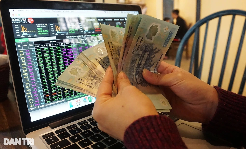 Lan dau tien lich su: Hang tram nghin tai khoan chung khoan “bien mat“