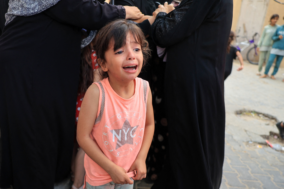 Israel đã triển khai 100.000 quân phong tỏa hoàn toàn Dải Gaza, đe dọa mở chiến dịch "hủy diệt Hamas" nhằm đáp trả đợt tấn công bất ngờ của nhóm này.