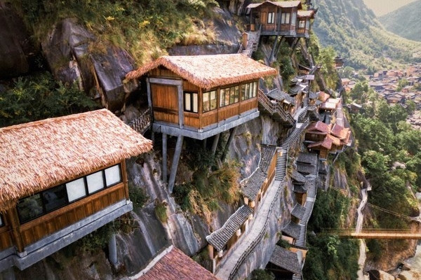 Thung lũng Vọng Tiên hay còn gọi là Vọng Tiên Cốc, nằm ở thị trấn Vọng Tiên, thành phố Thượng Nhiêu, tỉnh Giang Tây, Trung Quốc.