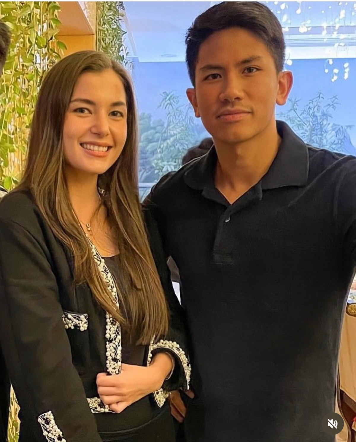 Anisha cũng là cháu gái của Pehin Dato' Haji Isa Ibrahim, cố vấn đặc biệt của Quốc vương Brunei.