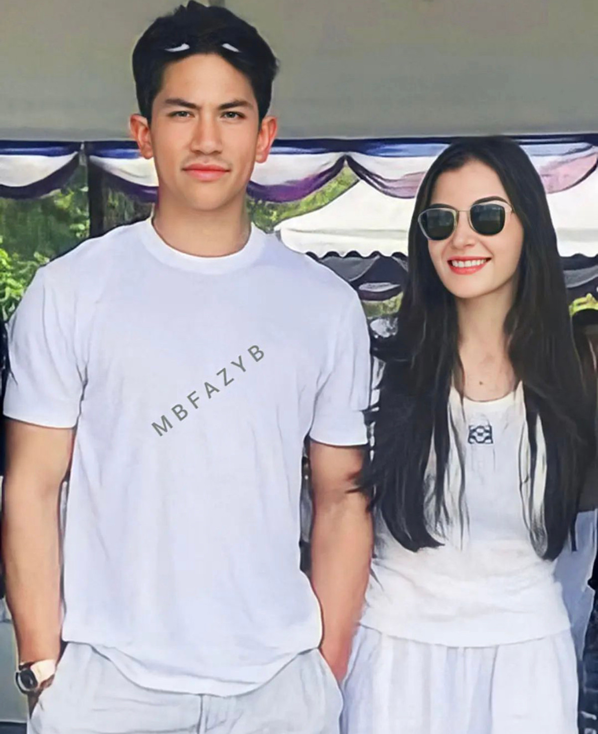 Vì gia đình Anisha gần gũi với hoàng gia Brunei nên cô thường xuyên gặp gỡ hoàng tử Mateen và cả hai đã bắt đầu nảy sinh tình cảm.