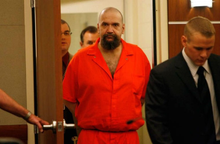 Joe Arridy bị kết án tử hình vào năm 1936 vì cáo buộc cưỡng hiếp và giết hại Dorothy Drain, 15 tuổi. Tuy nhiên, nhiều thập kỷ sau, Joe mới được minh oan.