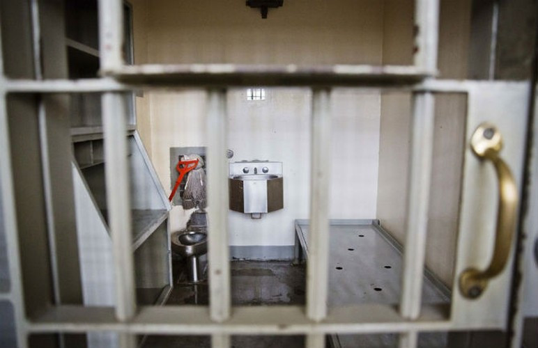 Ngày 2/11/1952, một cảnh sát ở Croydon, Anh, đã bị bắt chết trong một vụ cướp. Derek Bentley, khi đó 19 tuổi, trở thành nghi phạm chính và bị treo cổ. 40 năm sau Derek mới được chứng minh vô tội.