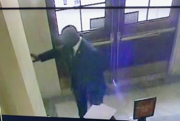 Mỹ: Bị điều tra vì ấn chuông báo cháy khiến cả Hạ viện sơ tán My: Bi dieu tra vi an chuong bao chay khien ca Ha vien so tan