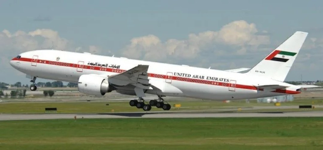 Hạm đội bay của gia đình hoàng gia Abu Dhabi bao gồm 8 máy bay, trong đó có một chiếc Airbus A320-200 và 3 chiếc Boeing 787-9. Riêng bộ sưu tập cá nhân của Tổng thống UAE Sheikh Mohammed bin Zayed Al Nahyan gồm một chiếc Boeing 747 trị giá 660 triệu AUD (446 triệu USD) và một chiếc Boeing 787 trị giá 260 triệu AUD (175,7 triệu USD).