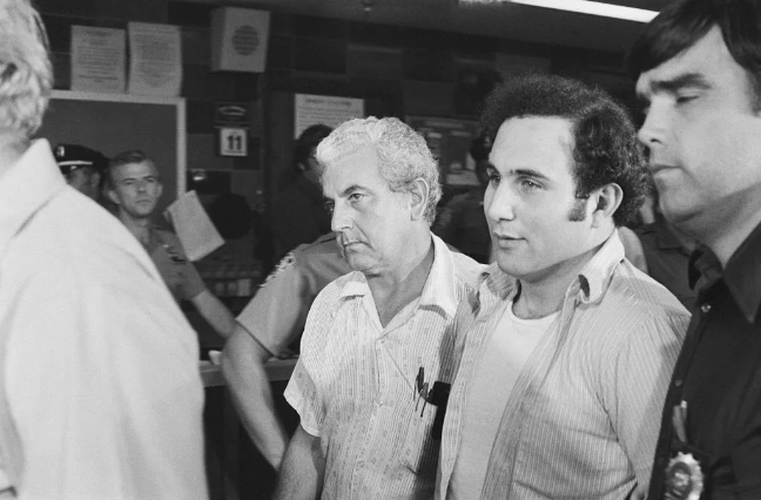 Năm 1978, David Berkowitz đã thừa nhận sát hại 6 người và bị kết án 25 năm tù cho mỗi vụ giết người. Tên sát thủ máu lạnh này được cho là mắc chứng ảo giác. Ảnh: Getty.