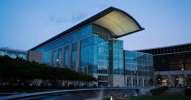 Tòa nhà Mỹ khiến hơn 1.000 con chim chết chỉ trong một ngày Toa nha My khien hon 1.000 con chim chet chi trong mot ngay