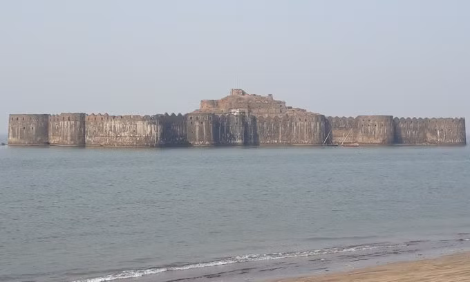 Cận cảnh pháo đài “bất khả xâm phạm” giữa biển ở Ấn Độ - Hình 11 Can canh phao dai “bat kha xam pham” giua bien o An Do-Hinh-11