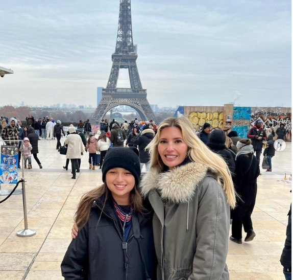 Arabella thường xuyên cùng mẹ đi du lịch nhiều nơi.