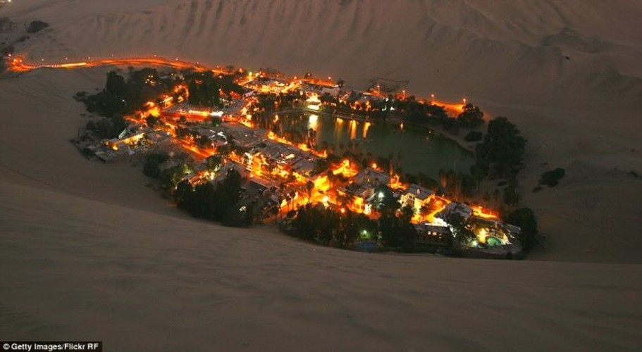 Từ thành phố Ica ở phía nam Peru chỉ mất 10 phút đi xe để đến Huacachina, nhưng bạn sẽ mất khoảng năm giờ xe nếu khởi hành từ Lima.