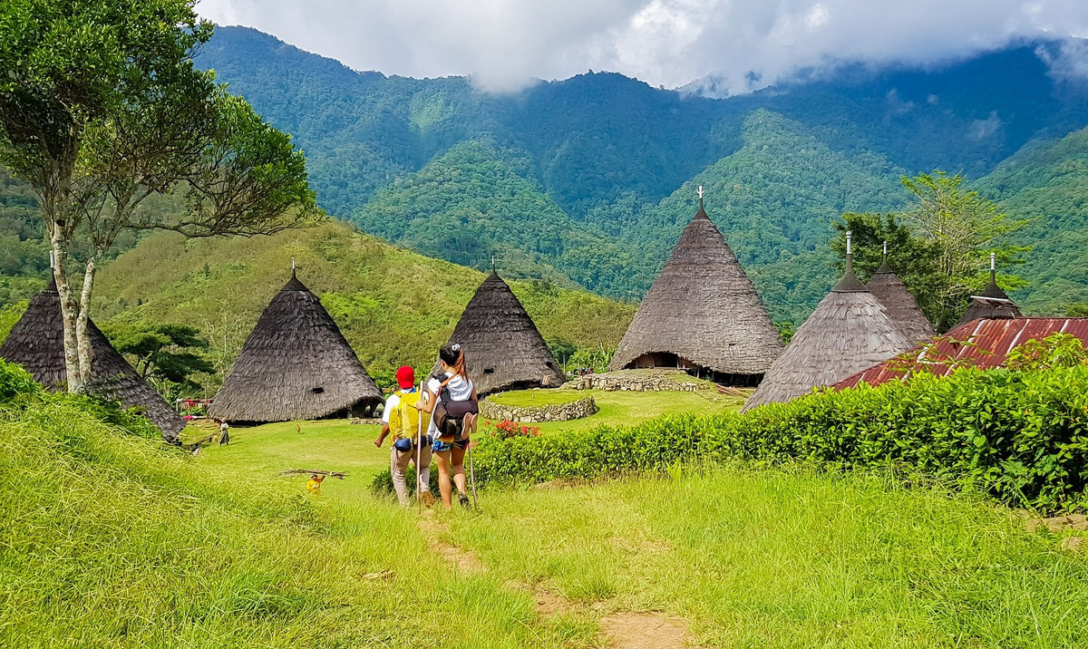 Hành trình băng qua các cánh rừng già rồi dọc theo những con dốc đá và dòng suối xinh đẹp mang đến trải nghiệm tuyệt vời cho du khách.