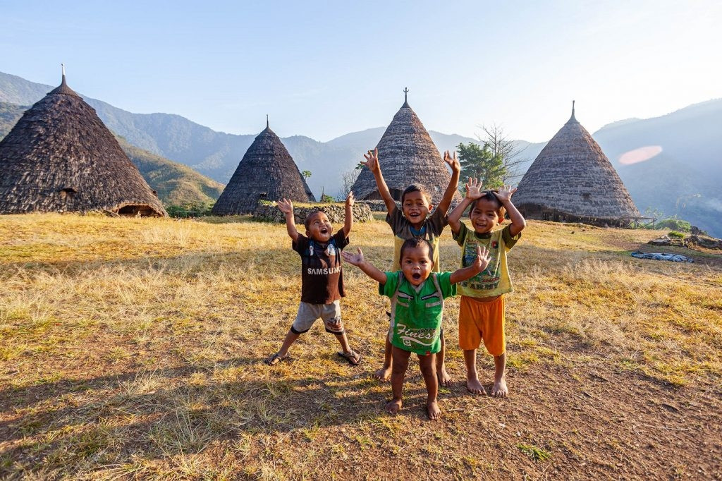 Đặt chân đến đây, du khách sẽ cảm nhận ngay sự hòa quyện giữa thiên nhiên hoang sơ và kiến trúc truyền thống độc đáo. Ảnh: IT.
