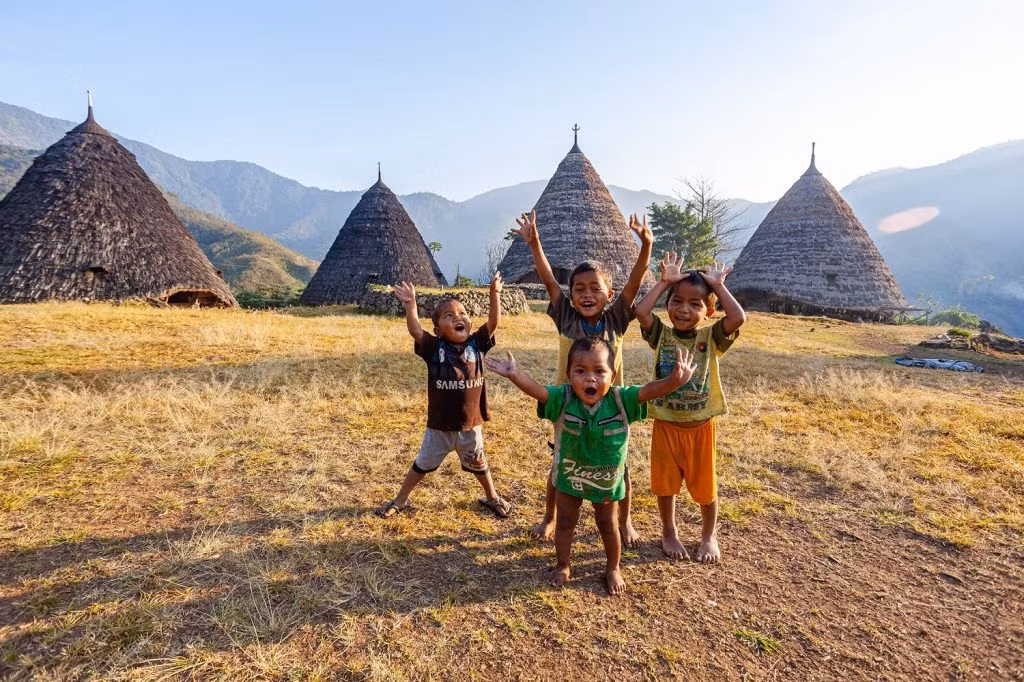 Đặt chân đến đây, du khách sẽ cảm nhận ngay sự hòa quyện giữa thiên nhiên hoang sơ và kiến trúc truyền thống độc đáo. Ảnh: IT.