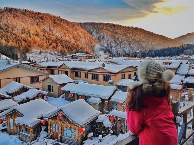 Tuy có khung cảnh đẹp tuyệt vời như vậy nhưng làng Tuyết hương chỉ mới được biết tới vài năm trước đây với những bức ảnh về ngôi làng do một số nhiếp ảnh gia chụp đạt giải thưởng quốc tế.