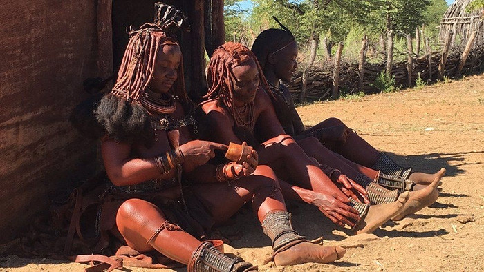Phụ nữ ở bộ lạc Himba cả đời chỉ tắm một lần duy nhất - Hình 2 Phu nu o bo lac Himba ca doi chi tam mot lan duy nhat-Hinh-2