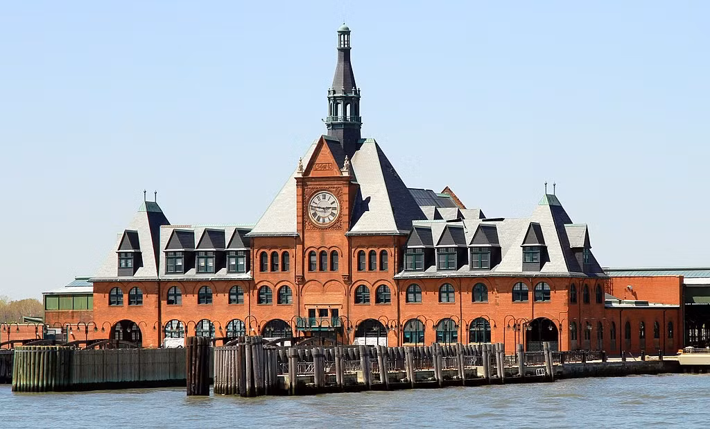 Nhà ga thành phố Jersey (Mỹ): Sau nhiều năm bị bỏ hoang, nhà ga này trở thành phim trường nổi tiếng, đồng thời là điểm du lịch hút khách. Ảnh: Wikipedia.