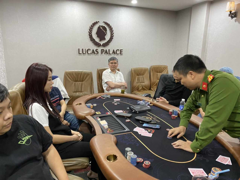 Phát hiện đường dây đánh bạc Poker trên 20 tỷ đồng ở Hà Nội Phat hien duong day danh bac Poker tren 20 ty dong o Ha Noi