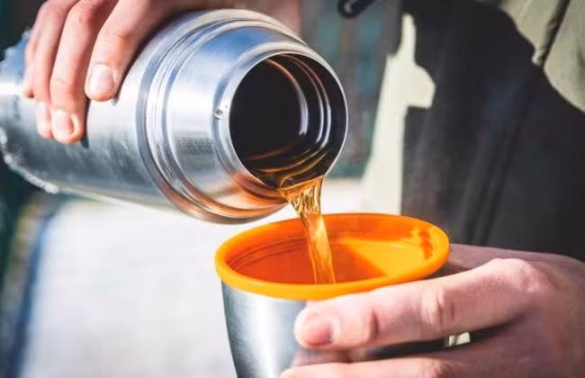 Loai nuoc tuyet doi khong dung trong binh giu nhiet vi de sinh doc