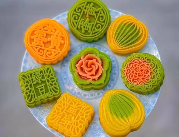 Thời gian sử dụng loại bánh này được giới thiệu lên đến 6 tháng với màu sắc bắt mắt. Ảnh: Q.T. 