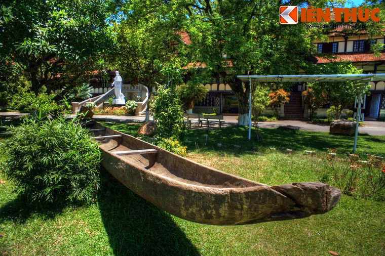 Hay thuyền độc mộc.