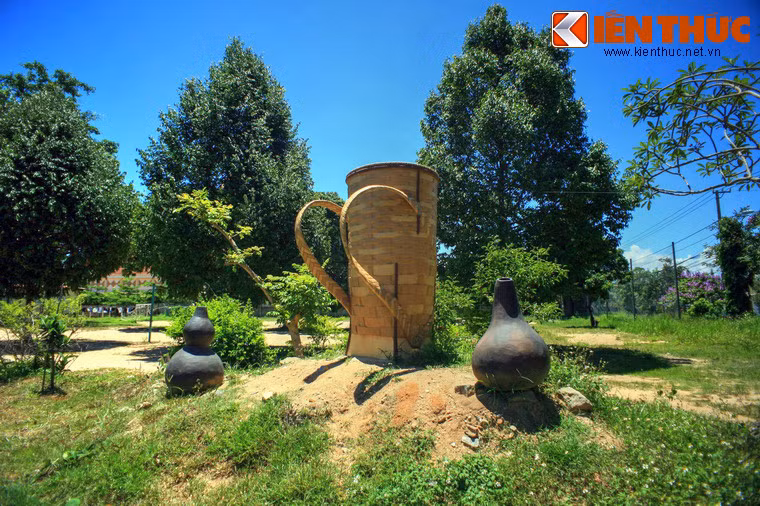 Gùi và vỏ bầu nậm...